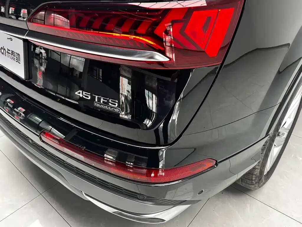 Audi Q7 2024 из CN, фото 6