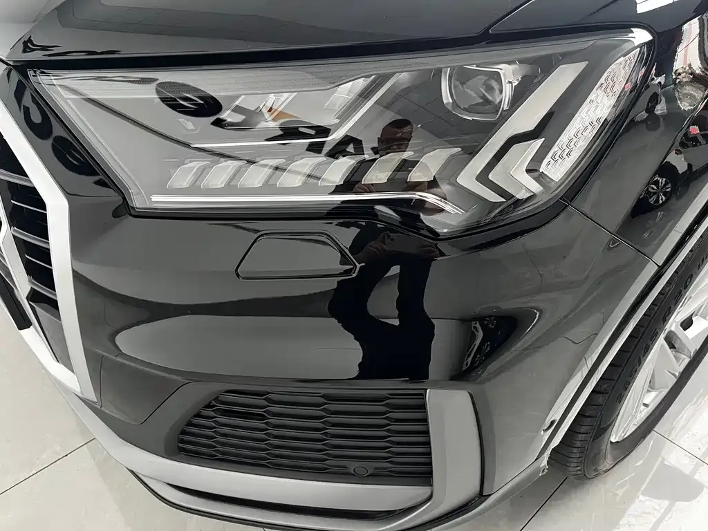 Audi Q7 2024 из CN, фото 9
