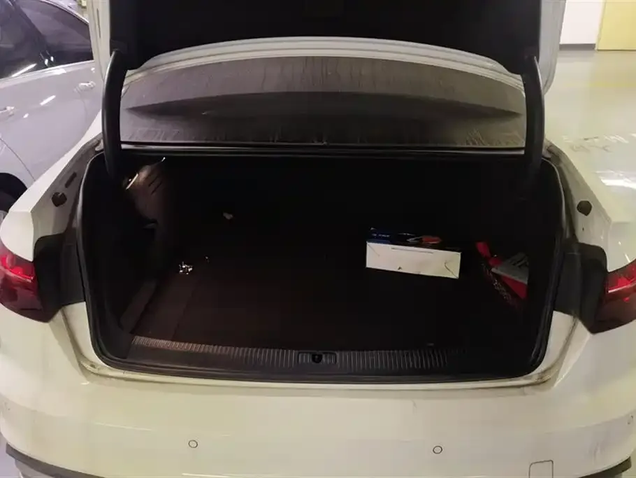 Audi A4L 2022 из CN, фото 4