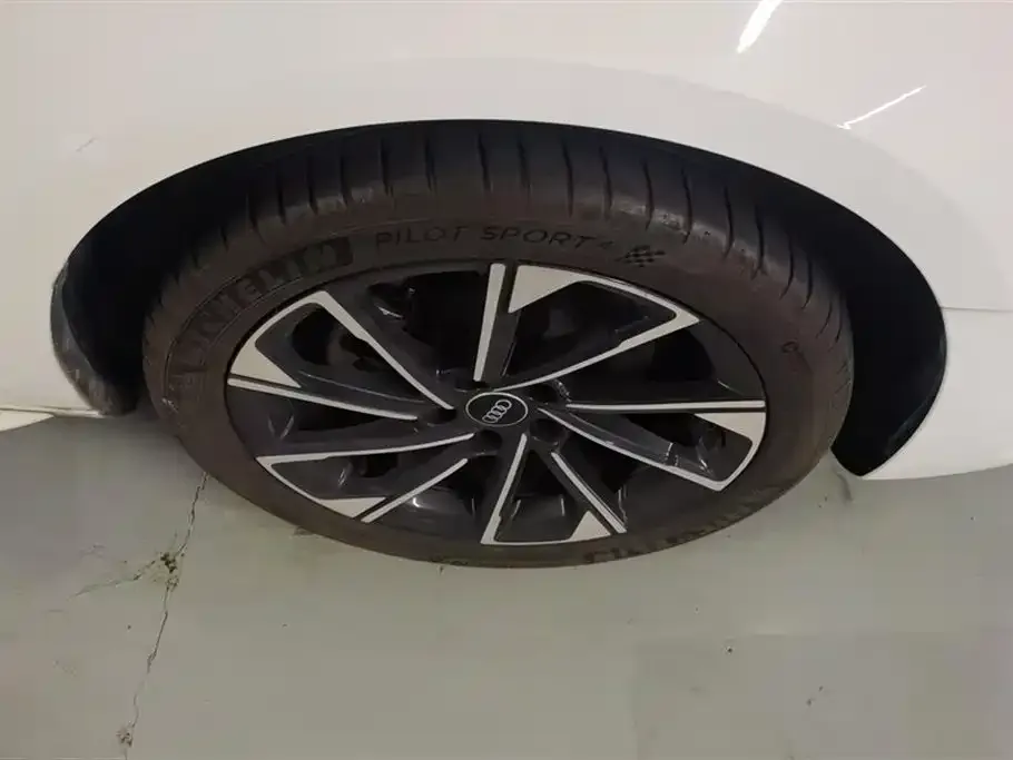 Audi A4L 2022 из CN, фото 6