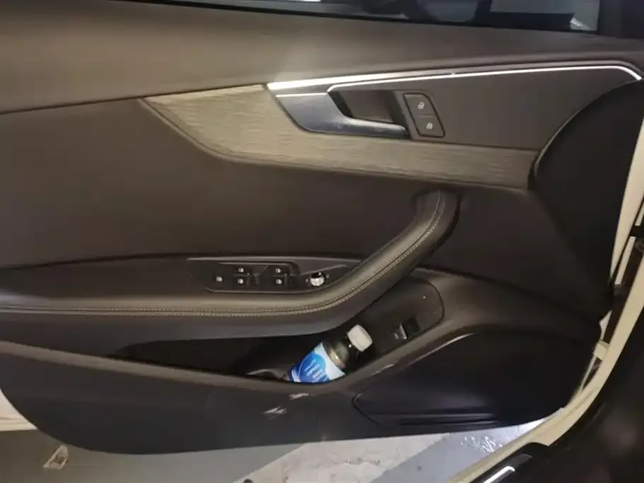 Audi A4L 2022 из CN, фото 7