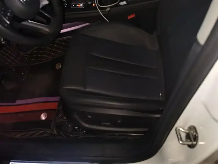Audi A4L 2022 из CN, фото 9