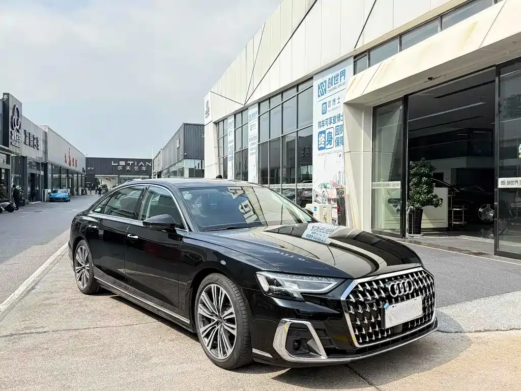 Audi A8 2022 из CN, фото 2