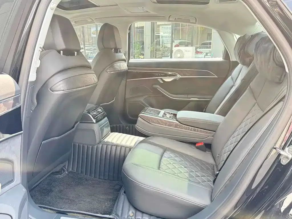 Audi A8 2022 из CN, фото 5