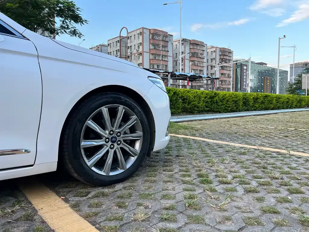 Ford Taurus 2022 из CN, фото 8