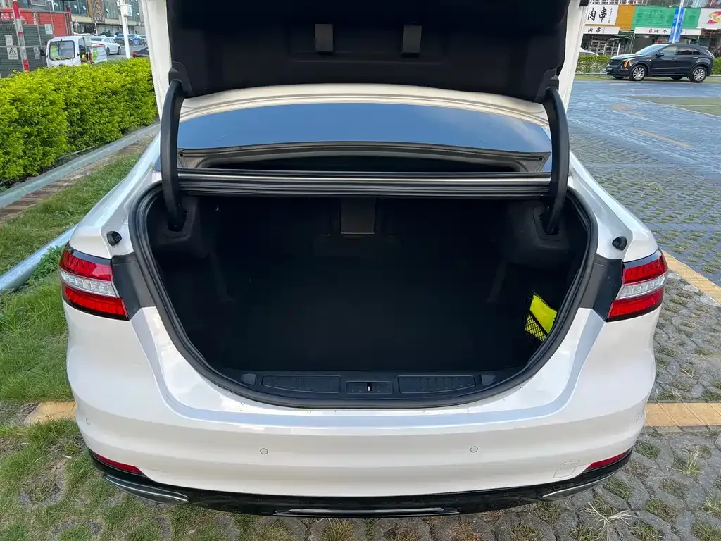Ford Taurus 2022 из CN, фото 9