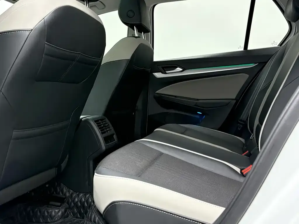 Volkswagen Golf 2022 из CN, фото 8