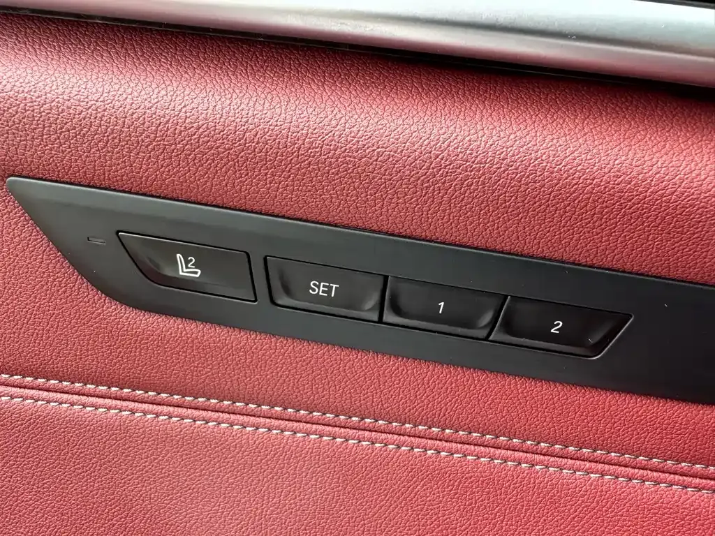 BMW 5 Series 2023 из CN, фото 10