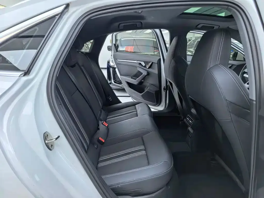 Audi A3 2023 из CN, фото 5