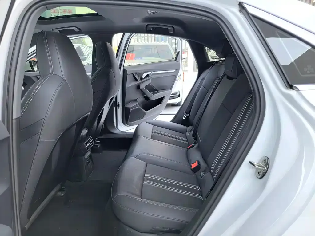 Audi A3 2023 из CN, фото 8