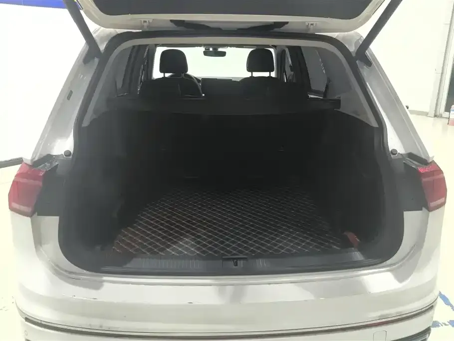 Volkswagen Tiguan L 2022 из CN, фото 4