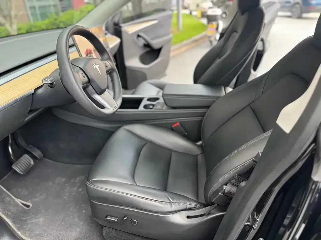 Tesla Model Y — фото 5
