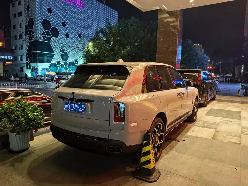 Rolls-Royce Cullinan 2023 из CN, фото 2