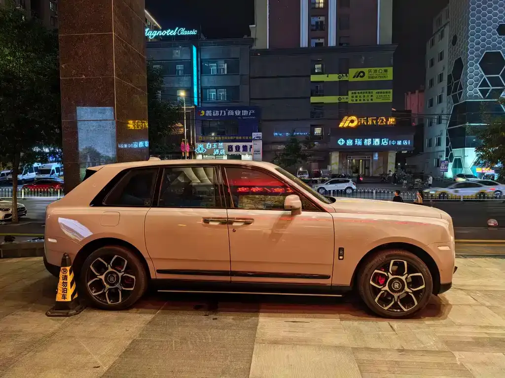 Rolls-Royce Cullinan 2023 из CN, фото 3