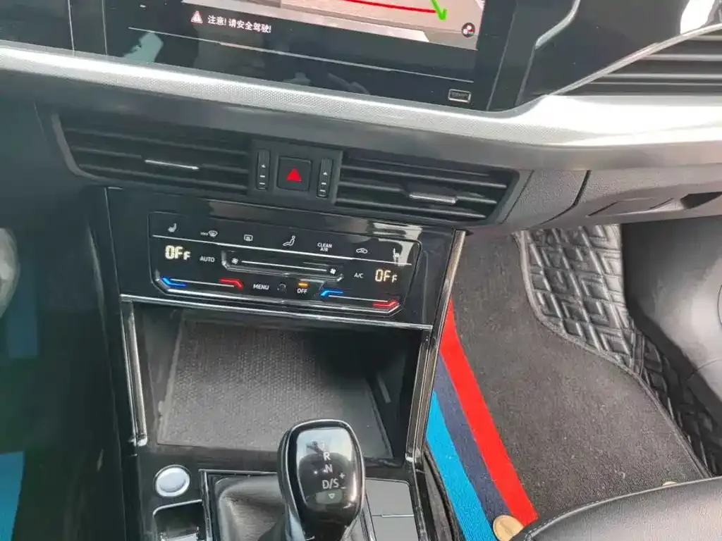 Volkswagen Passat 2023 из CN, фото 10