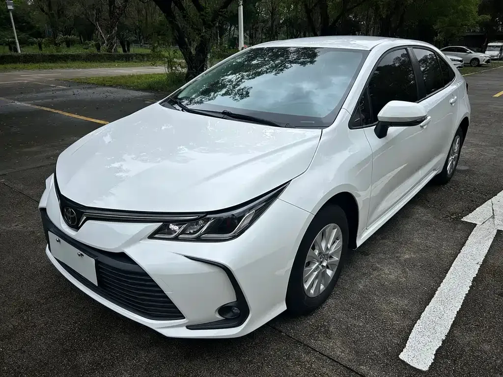 Toyota Corolla — фото 1