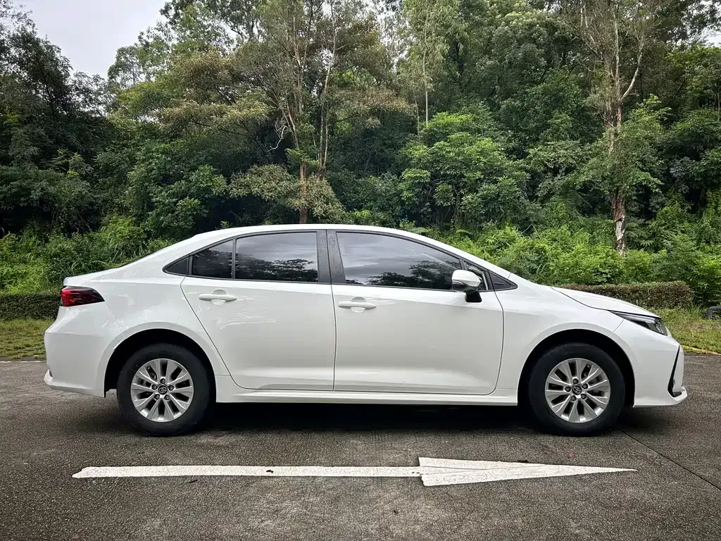 Toyota Corolla — фото 9