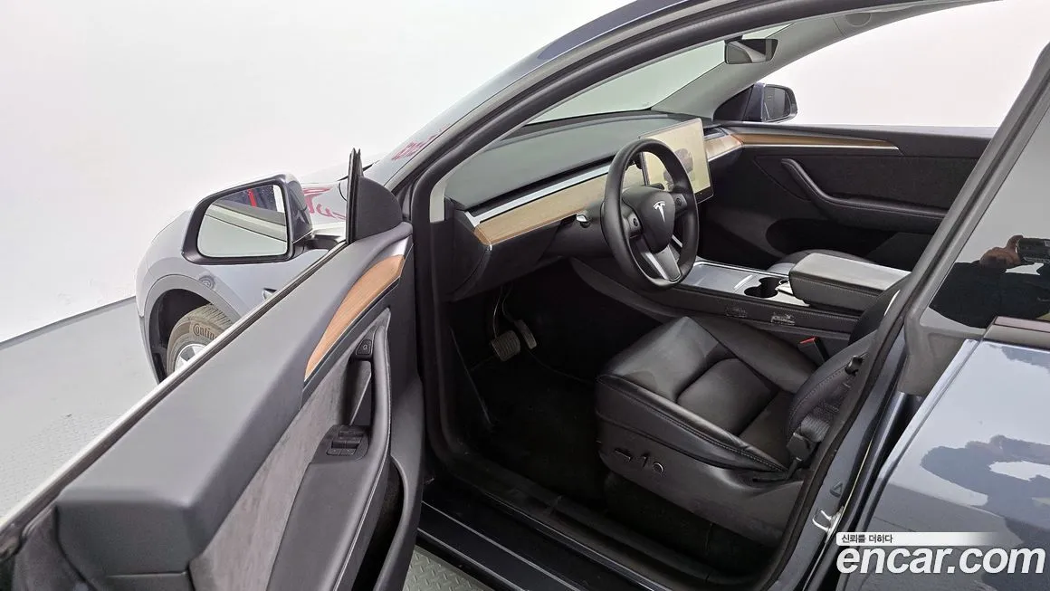 Tesla Model Y — фото 9