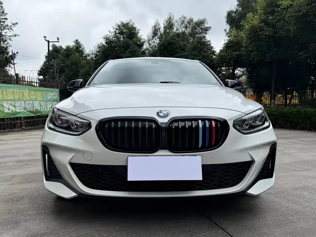 BMW 1 Series 2023 из CN, фото 1