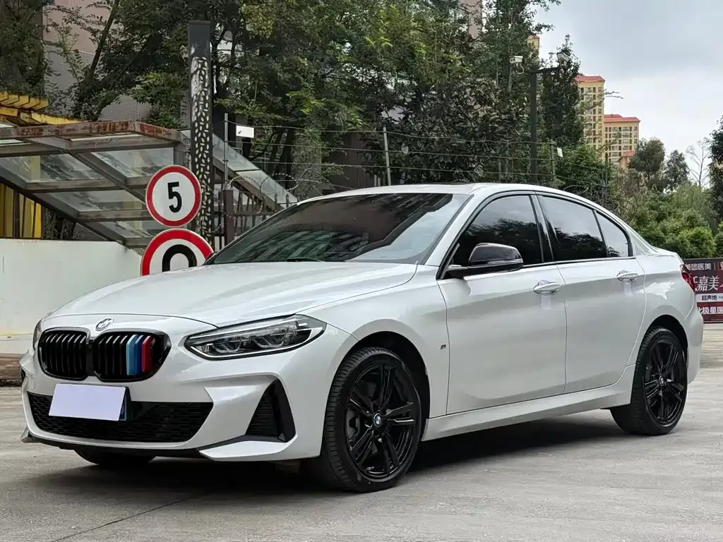 BMW 1 Series 2023 из CN, фото 2