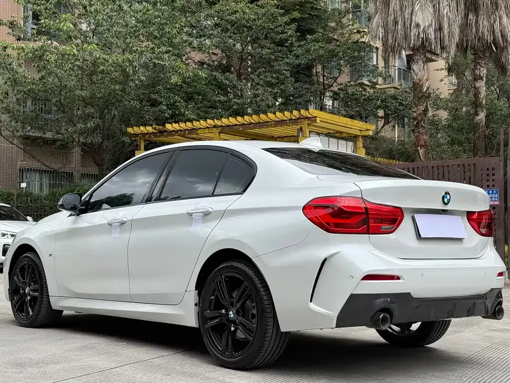 BMW 1 Series 2023 из CN, фото 7