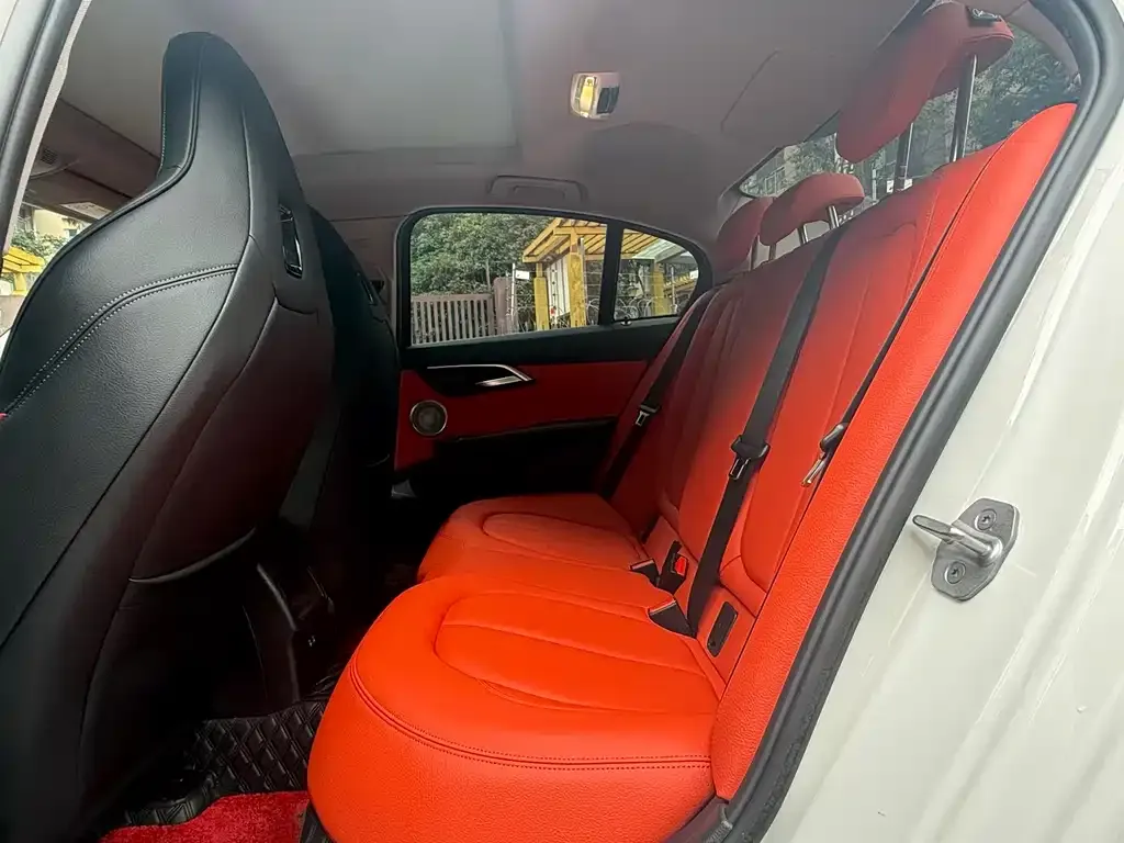 BMW 1 Series 2023 из CN, фото 9