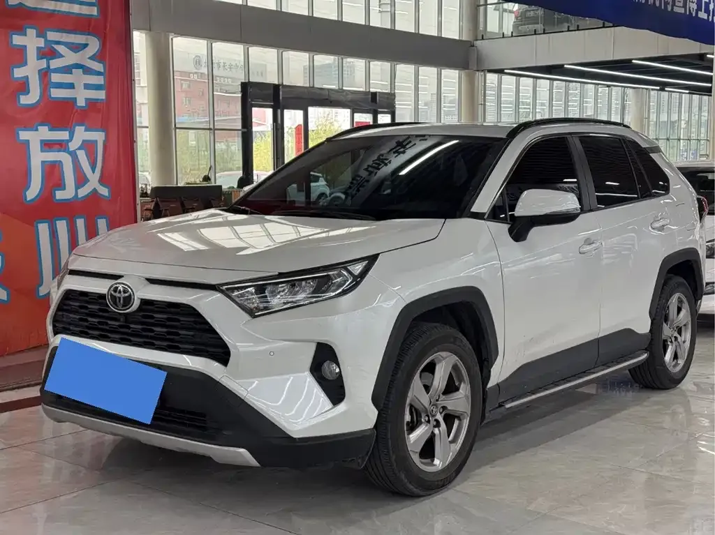 Toyota RAV4 2023 из CN, фото 1