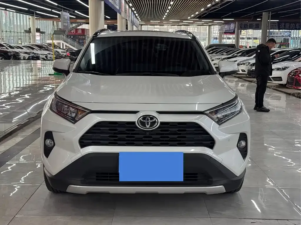 Toyota RAV4 2023 из CN, фото 2