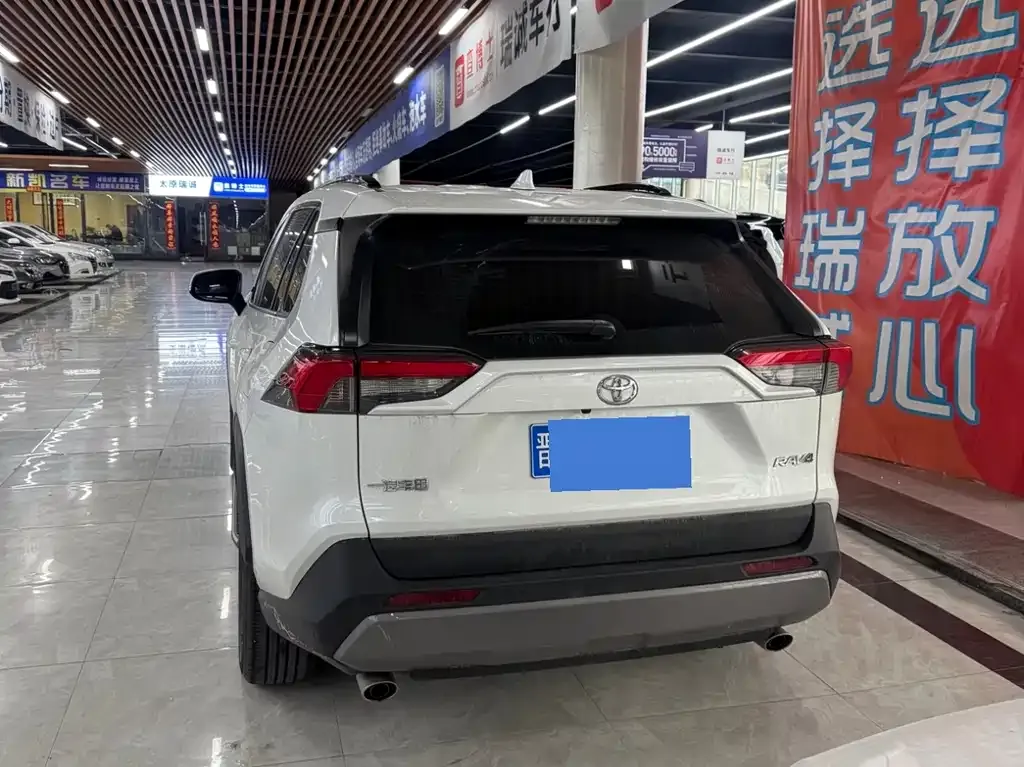 Toyota RAV4 2023 из CN, фото 3