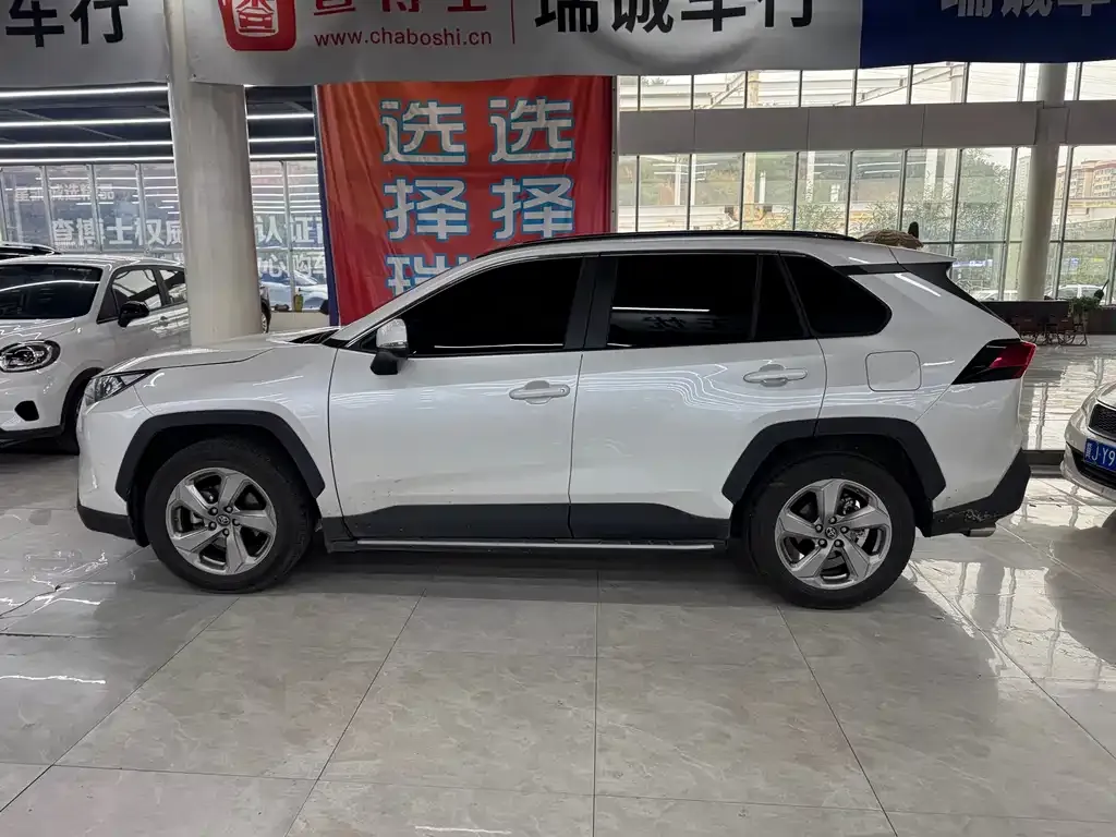 Toyota RAV4 2023 из CN, фото 4