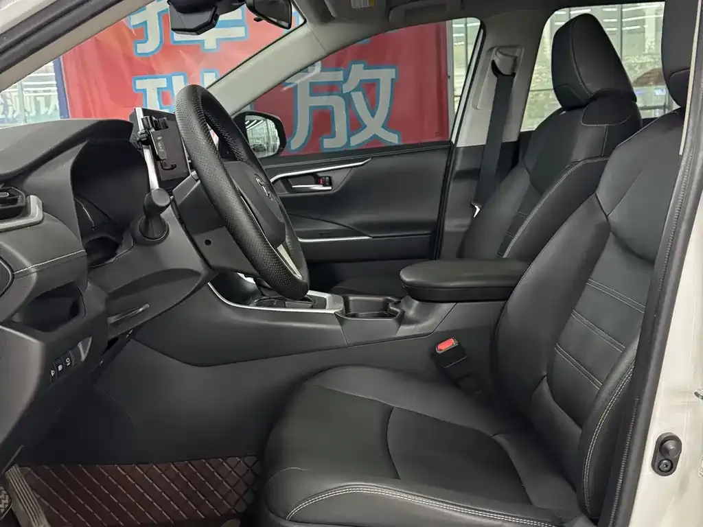 Toyota RAV4 2023 из CN, фото 8