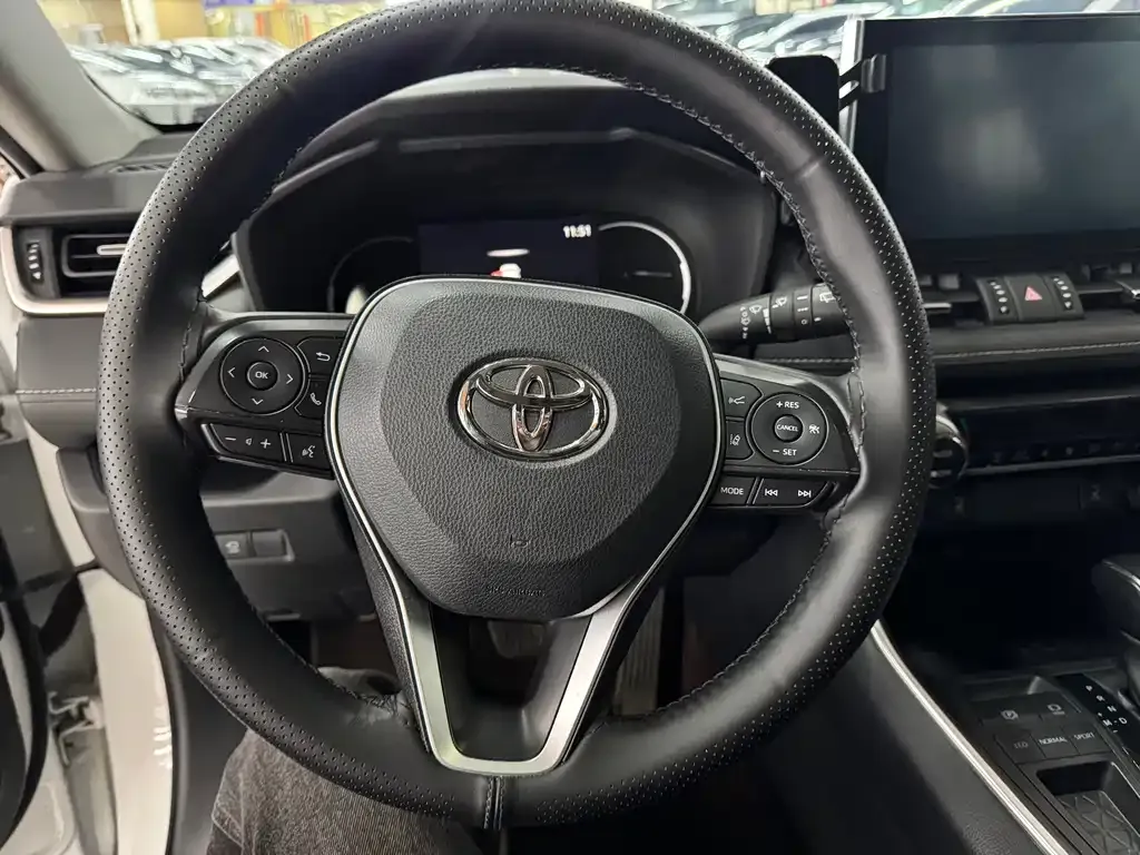 Toyota RAV4 2023 из CN, фото 9