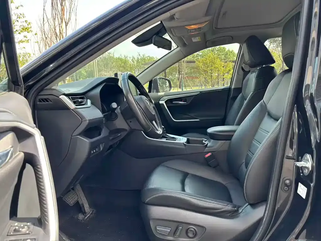 Toyota RAV4 2021 из CN, фото 3