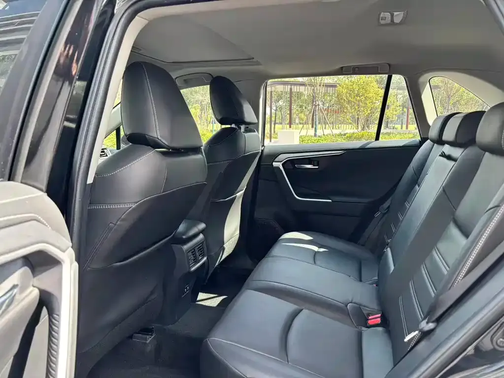 Toyota RAV4 2021 из CN, фото 6