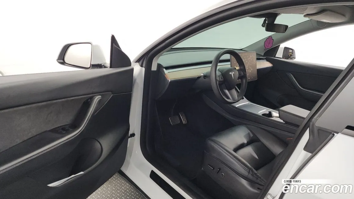 Tesla Model Y — фото 10