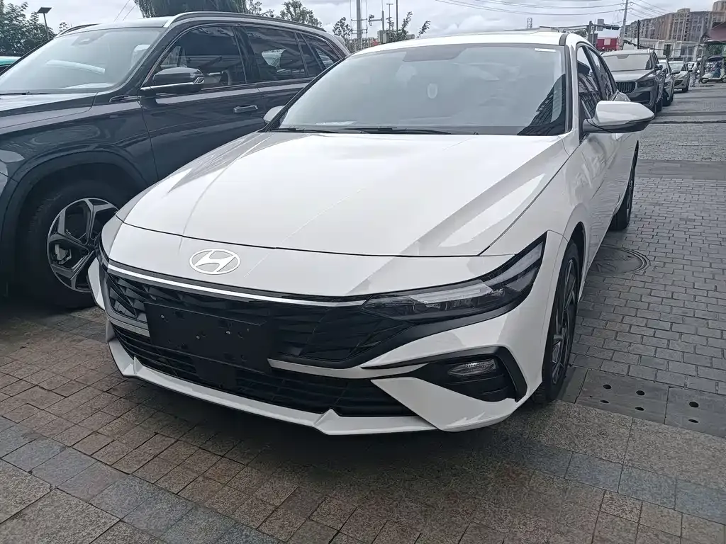Hyundai Elantra 2024 из CN, фото 1
