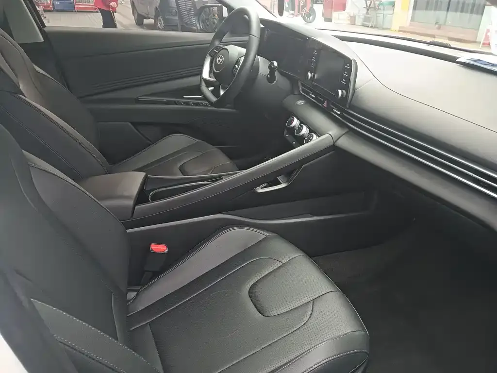 Hyundai Elantra 2024 из CN, фото 5
