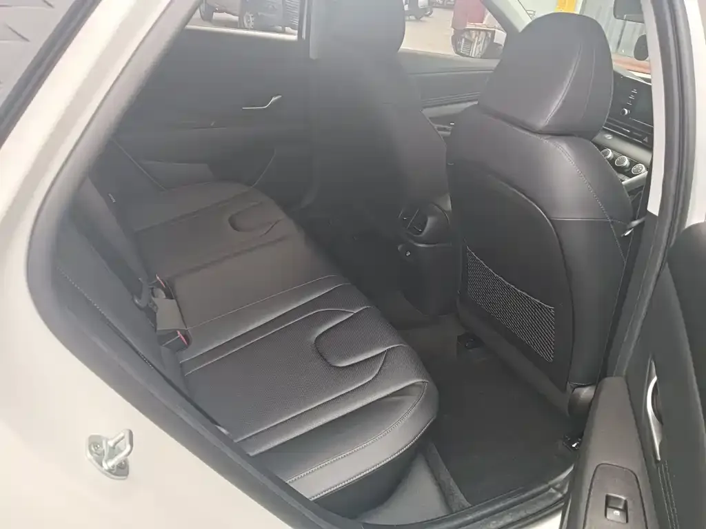 Hyundai Elantra 2024 из CN, фото 9