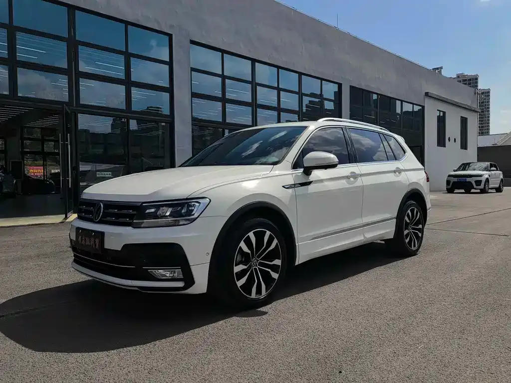 Volkswagen Tiguan L — фото 2