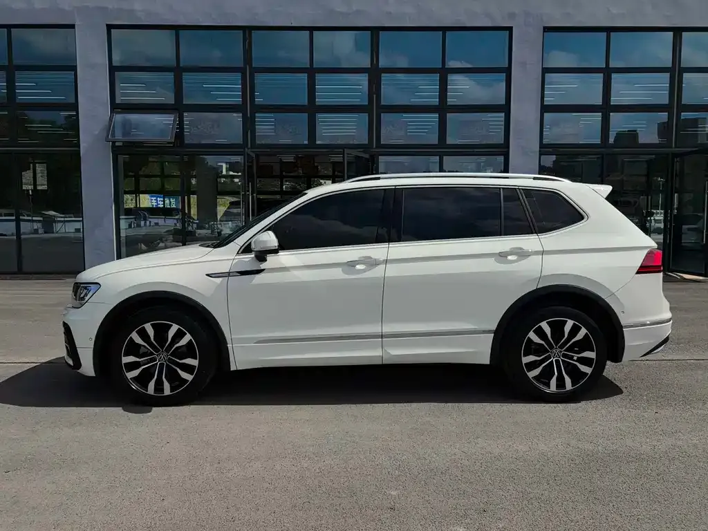Volkswagen Tiguan L — фото 4