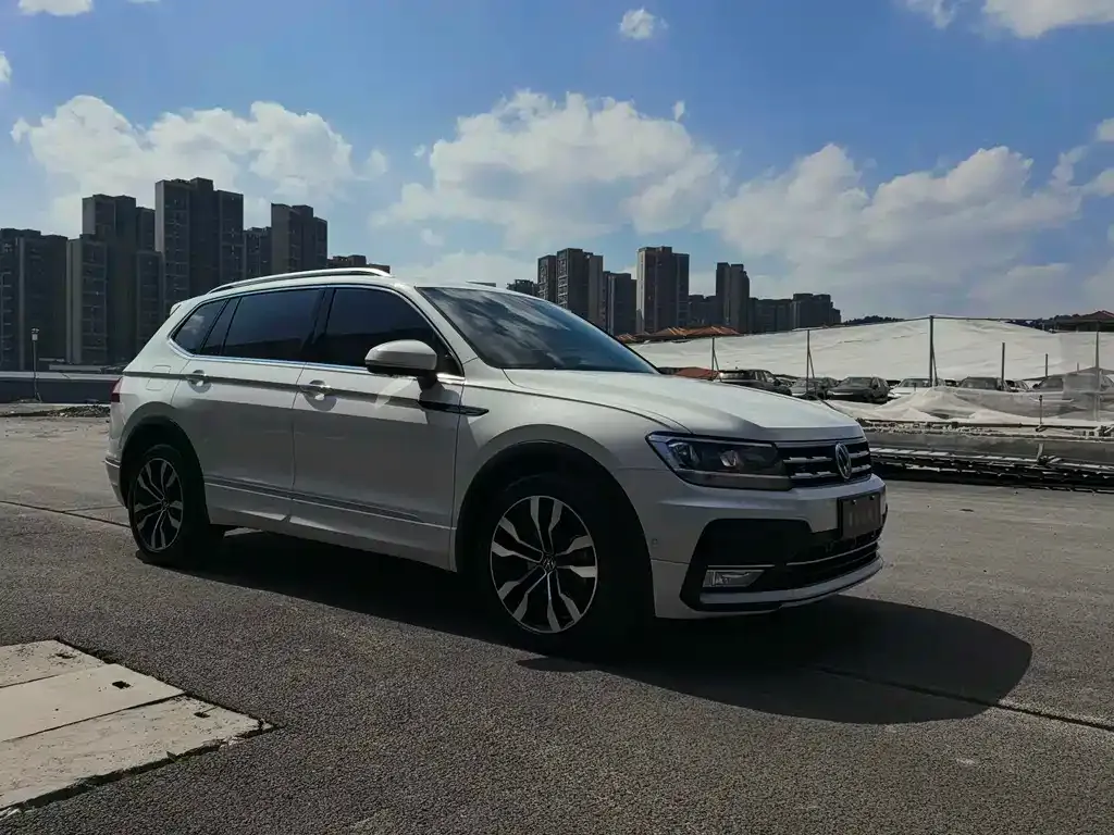 Volkswagen Tiguan L — фото 5