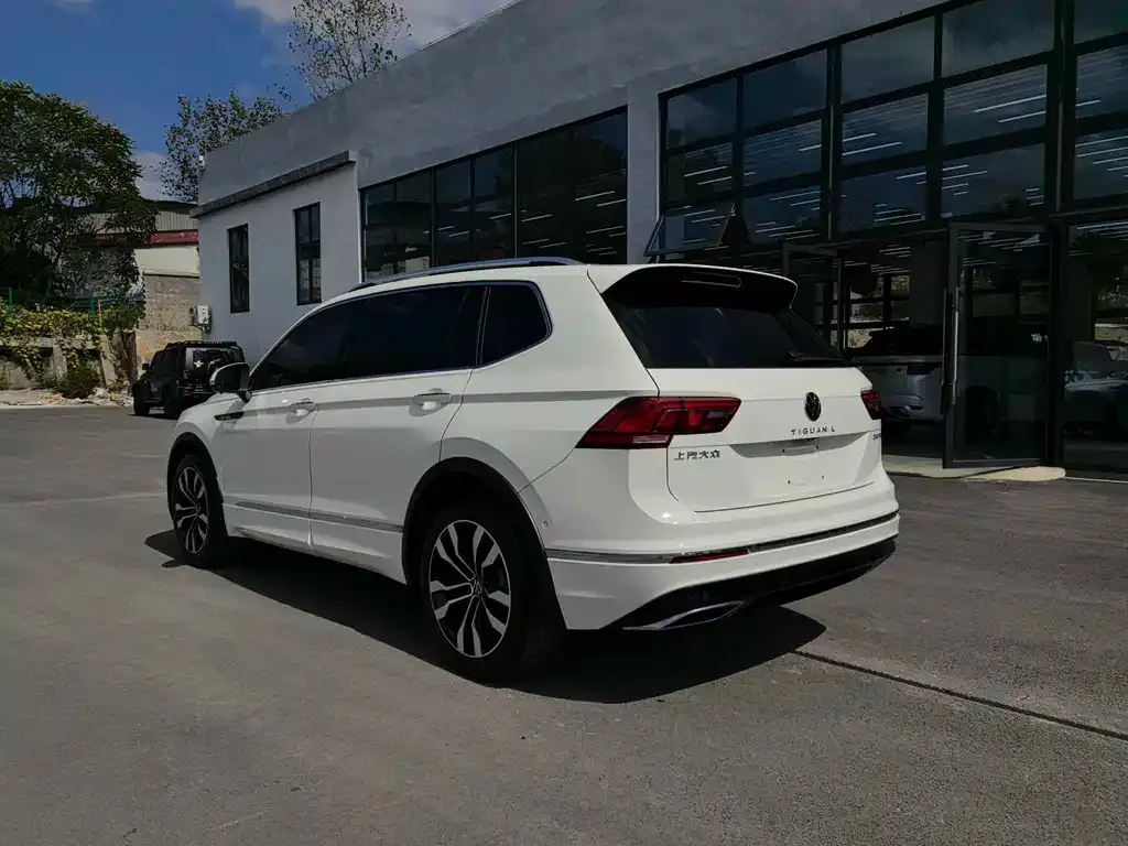 Volkswagen Tiguan L — фото 7