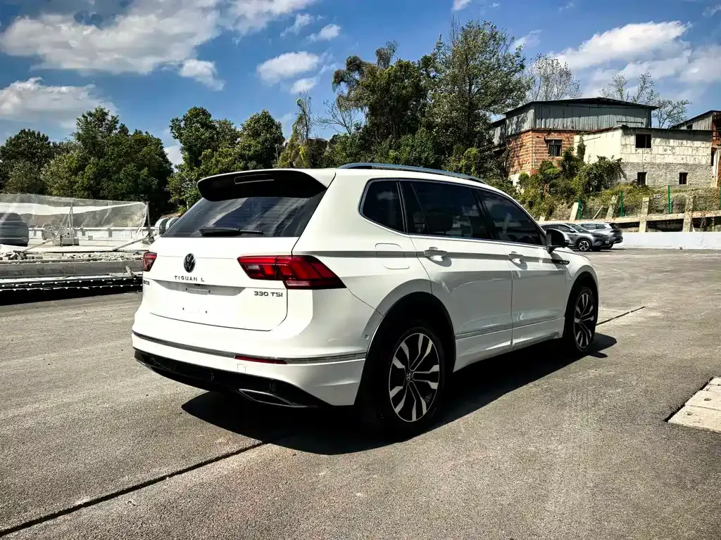 Volkswagen Tiguan L — фото 8