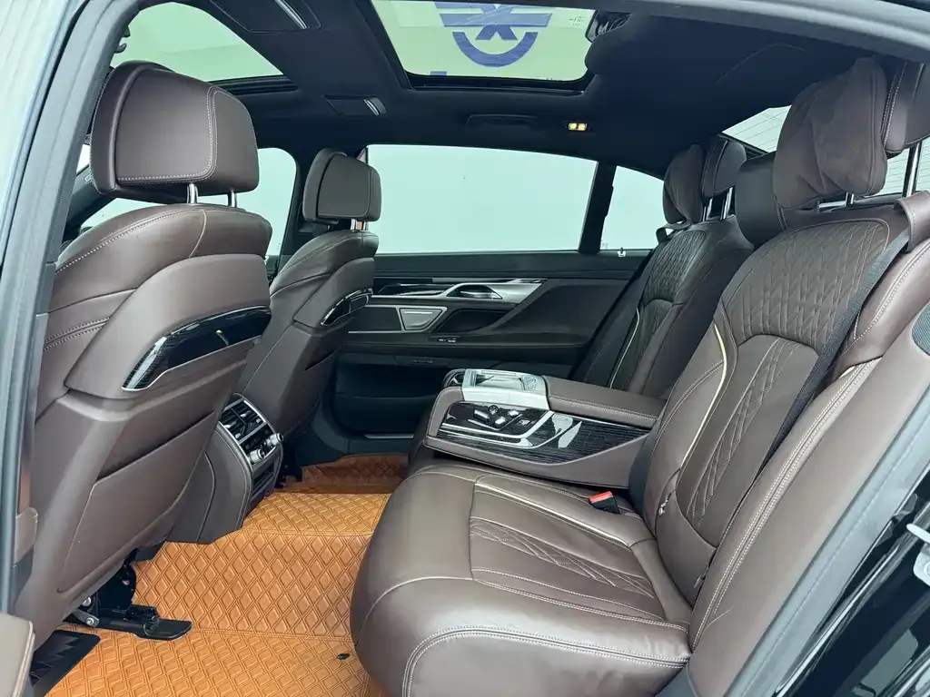 BMW 7 Series 2021 из CN, фото 6
