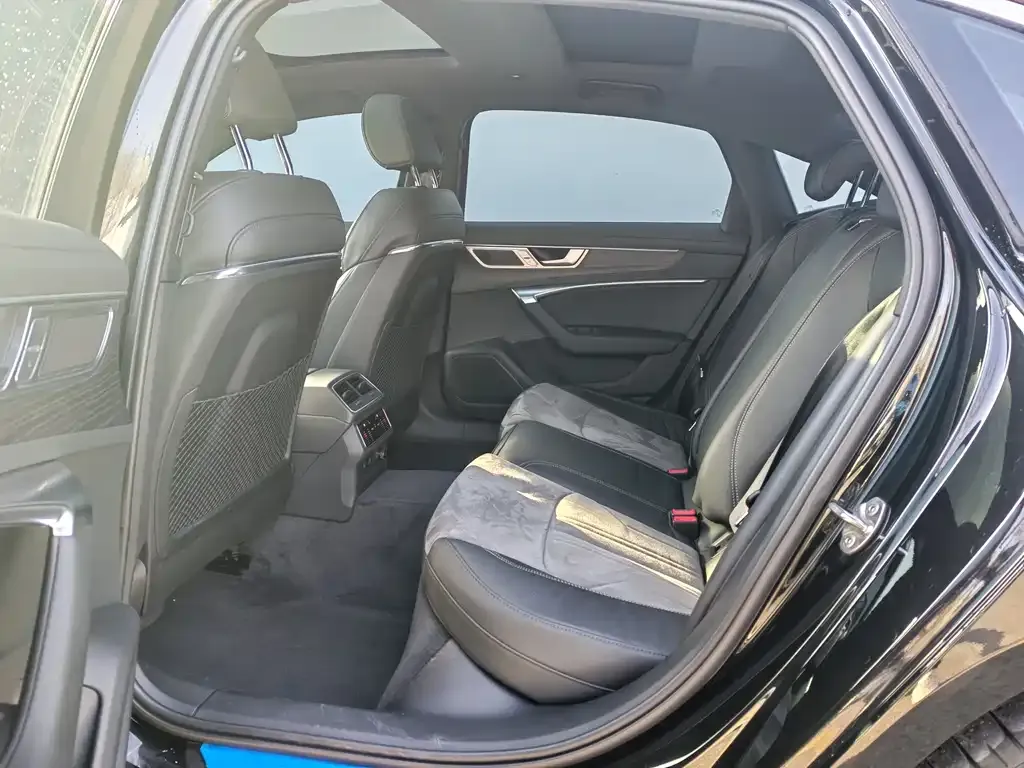 Audi A6L 2023 из CN, фото 8