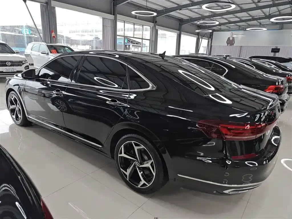 Volkswagen Passat 2023 из CN, фото 5