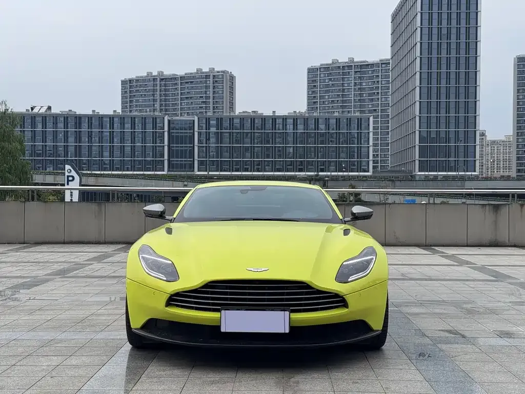 Aston Martin DB11 2023 из CN, фото 2