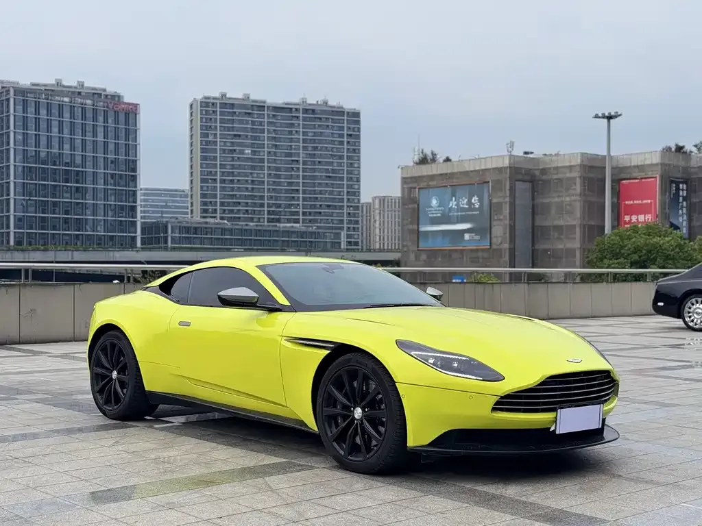 Aston Martin DB11 2023 из CN, фото 3