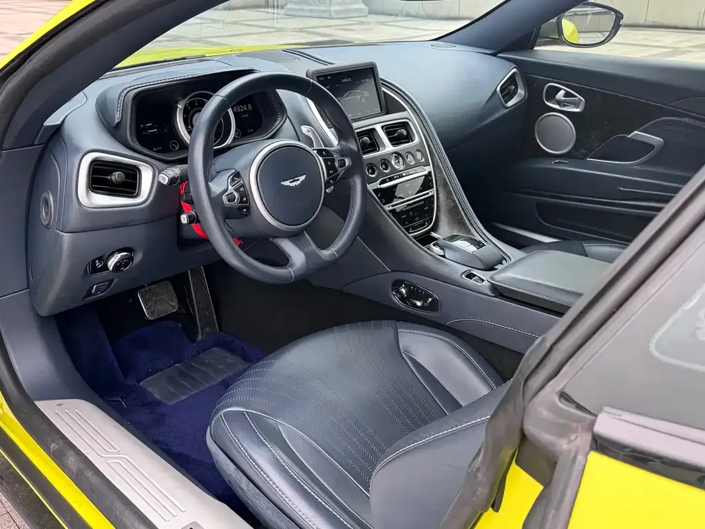 Aston Martin DB11 2023 из CN, фото 5