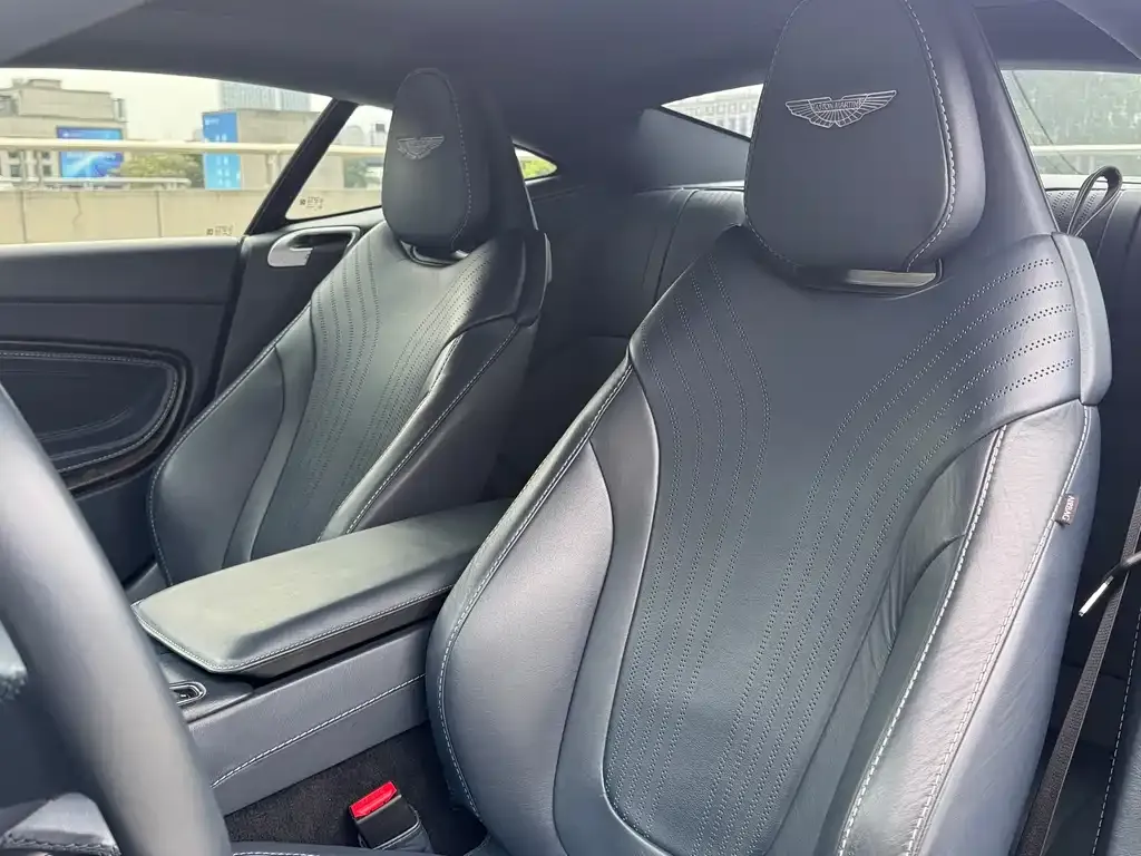 Aston Martin DB11 2023 из CN, фото 6